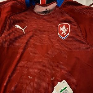 size L czech republic home soccer jersey! NWT!